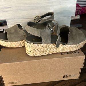 CLARKS - WOMENS KIMMEI WAY SHOES